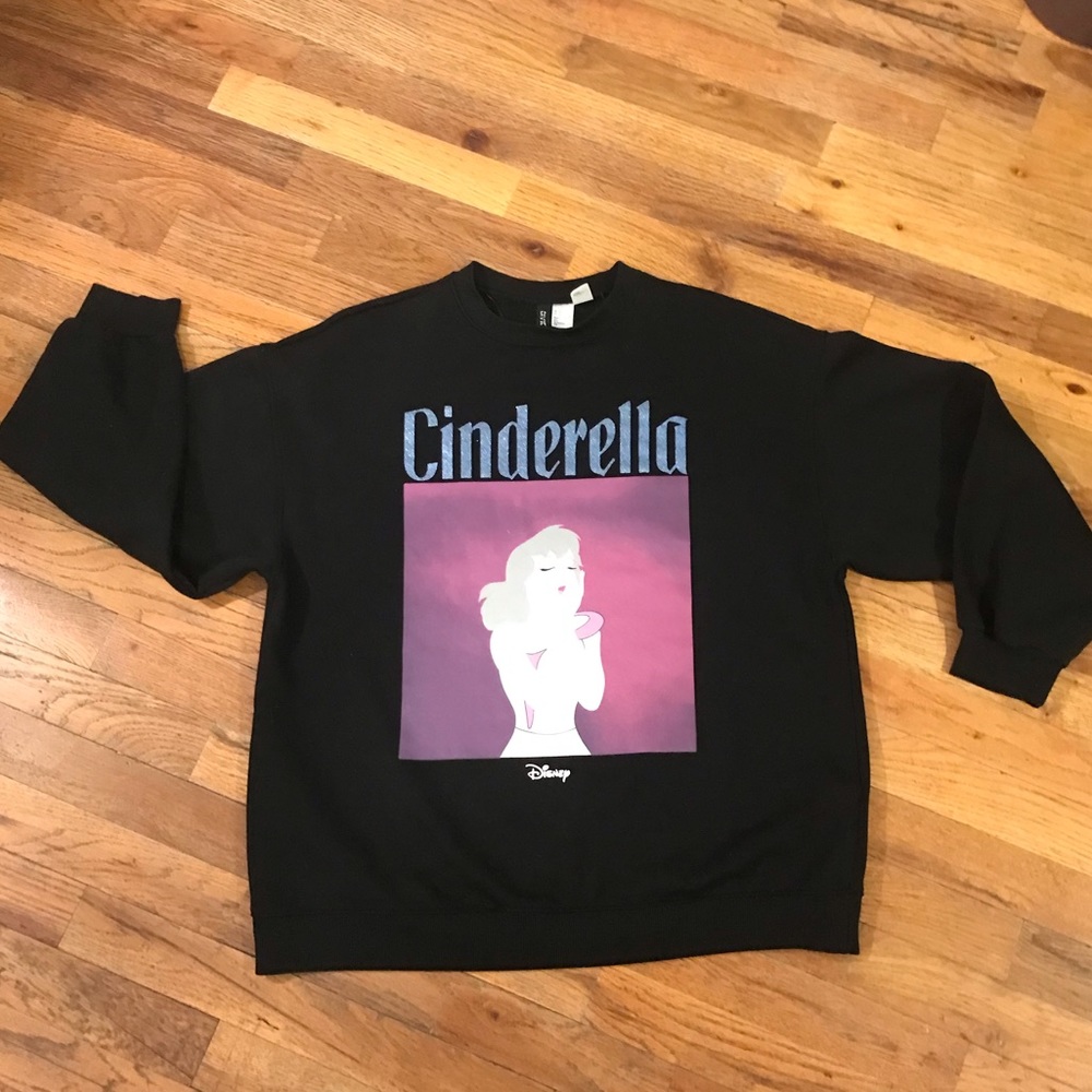 H&M Divided womens size Small Cinderella Cozy Sweatshirt